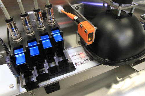 Fabrication de cartes d'implants réglementaires Impression détiquettes en ligne avec quatres tetes - Fabrication de cartes d'implants réglementaires